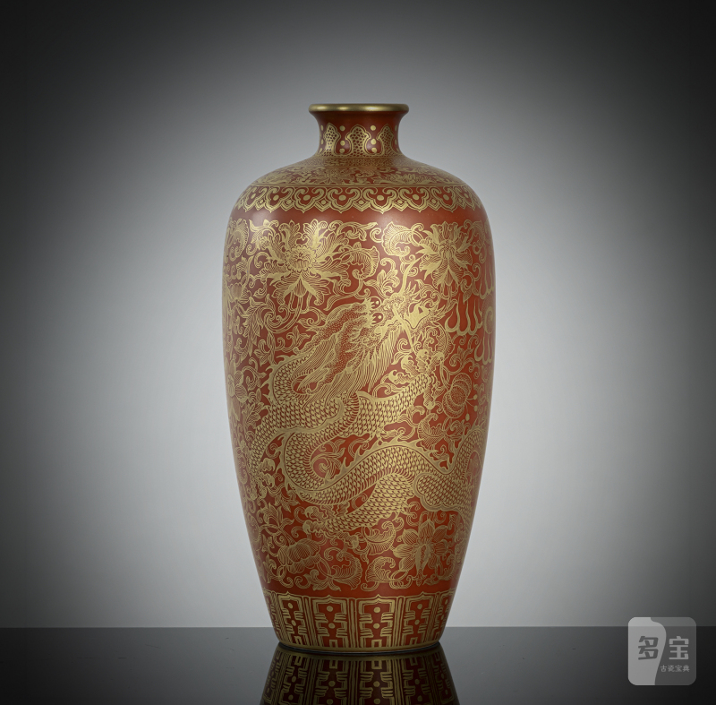 An iron-red porcelain vase with dragon decoration in gold painting